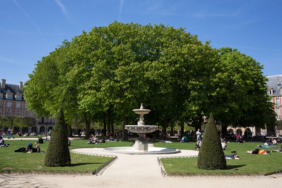 La place des Vosges (4e) (Sophie Robichon / Ville de Paris) La place des Vosges (4e)