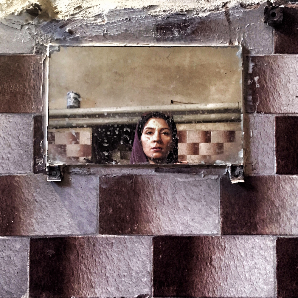 Aïda dans le miroir (Aïda Ganjipour) Aïda dans le miroir