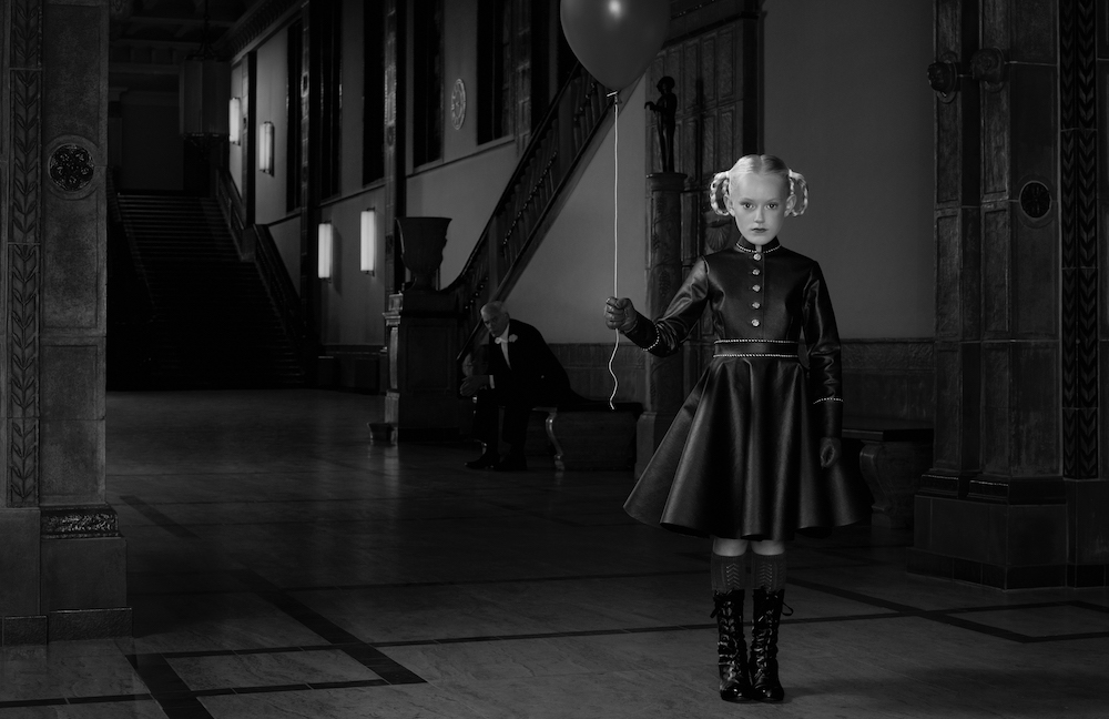 Berlin, Rathaus Schöneberg, 9 Juli 2012, 2012 (© Erwin Olaf, Courtesy Galerie Rabouan Moussion) Berlin, Rathaus Schöneberg, 9 Juli 2012, 2012