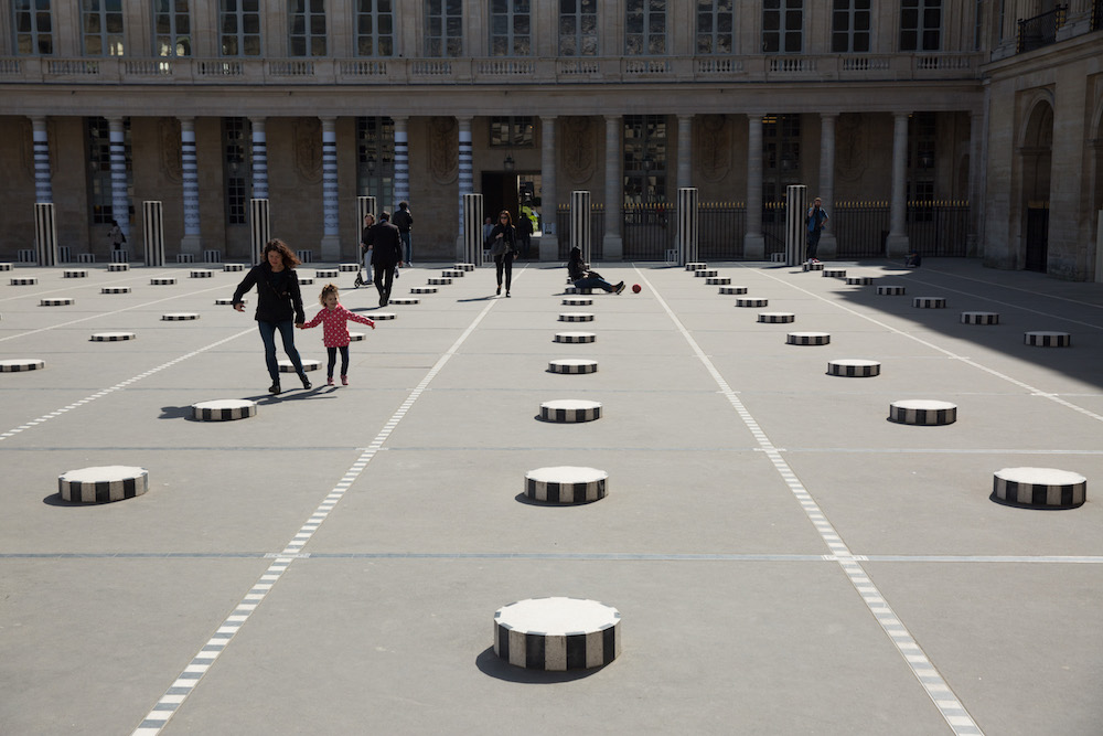 Les deux plateaux, de Daniel Buren (J. Brueder / Ville de Paris) Les deux plateaux, de Daniel Buren