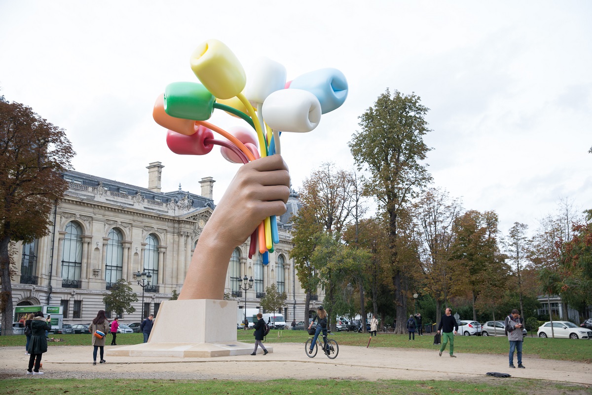 Bouquet of Tulips, Jeff Koons (JB Gurliat / Ville de Paris) Bouquet of Tulips, Jeff Koons