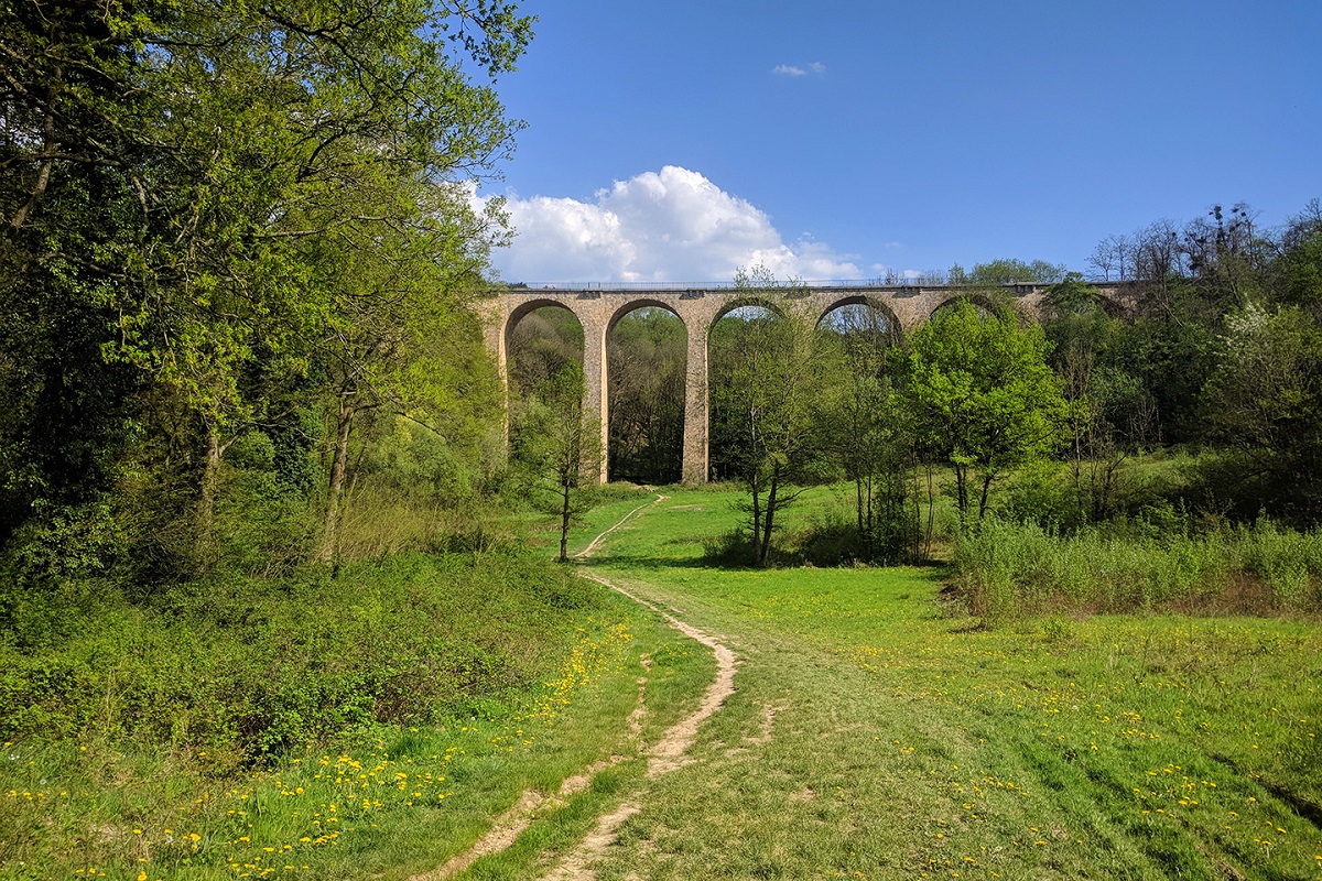 Le Viaduc des Fauvettes (Helloways) Le Viaduc des Fauvettes