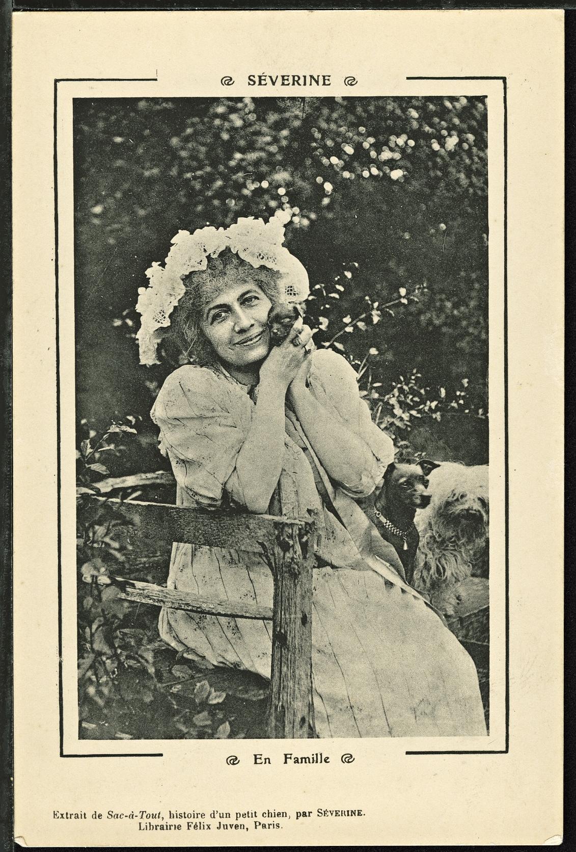 En famille. Extrait de sac à tout, histoire d'un petit chien, carte postale, par Séverine (Bibliothèque Marguerite Durand) En famille. Extrait de sac à tout, histoire d'un petit chien, carte postale, par Séverine