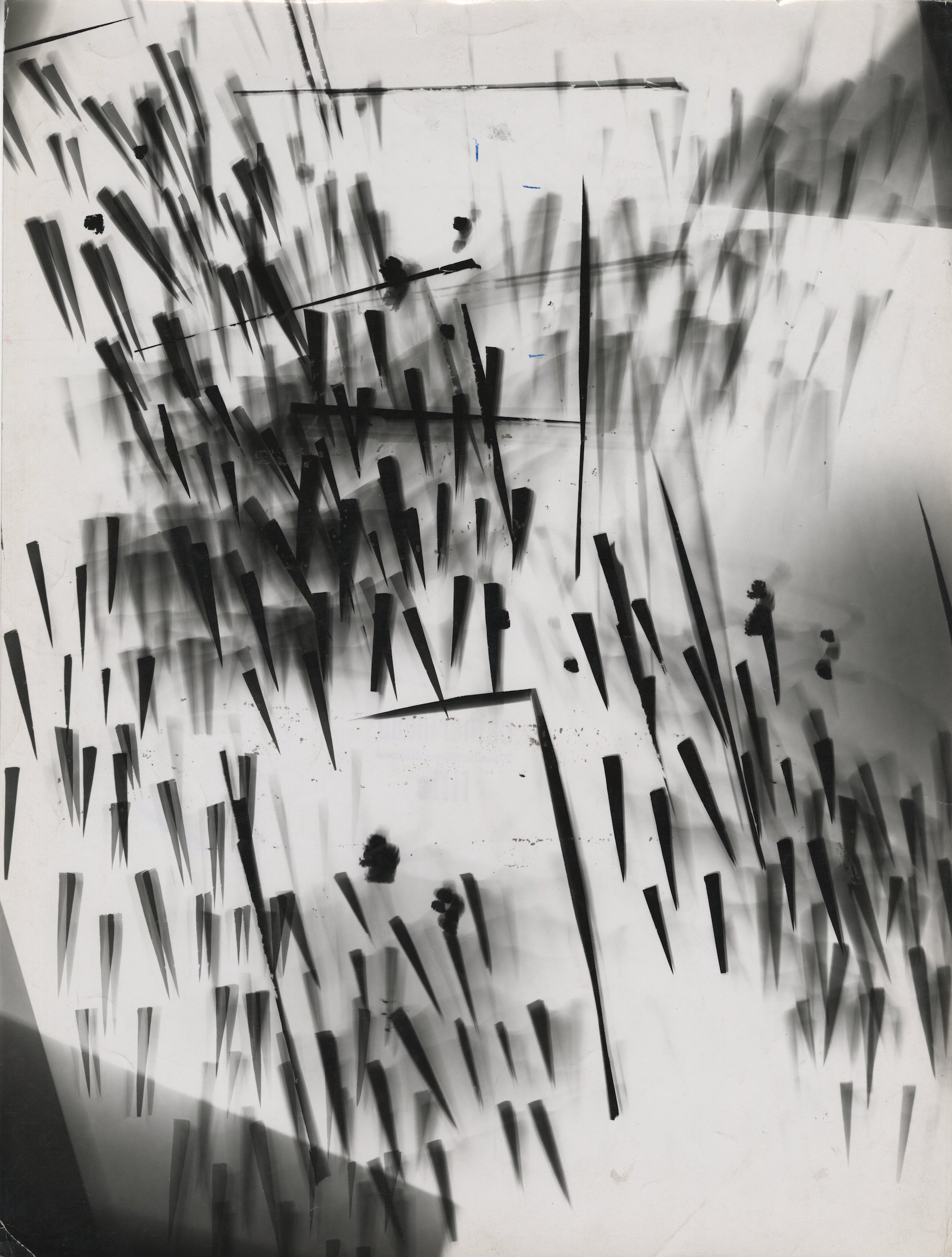 Roger Catherineau - Luminogramme, n.d. (© Roger Catherineau /Courtesy Les Douches la Galerie, Paris) Roger Catherineau - Luminogramme, n.d.