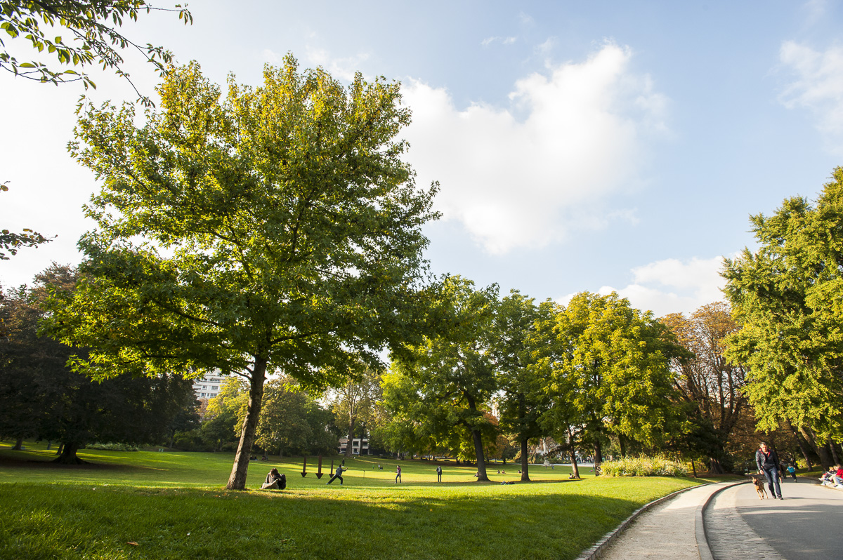 Détente au parc Montsouris. (Emilie Chaix / Ville de Paris) Détente au parc Montsouris.