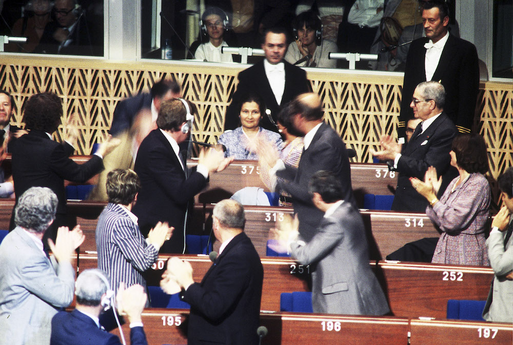 L’hémicycle strasbourgeois du Parlement européen lors de la proclamation de l’élection de Simone Veil à sa présidence, 17 juillet 1979, CVCE. (© Jean-Louis Debaize/Union européenne.) L’hémicycle strasbourgeois du Parlement européen lors de la proclamation de l’élection de Simone Veil à sa présidence, 17 juillet 1979, CVCE.