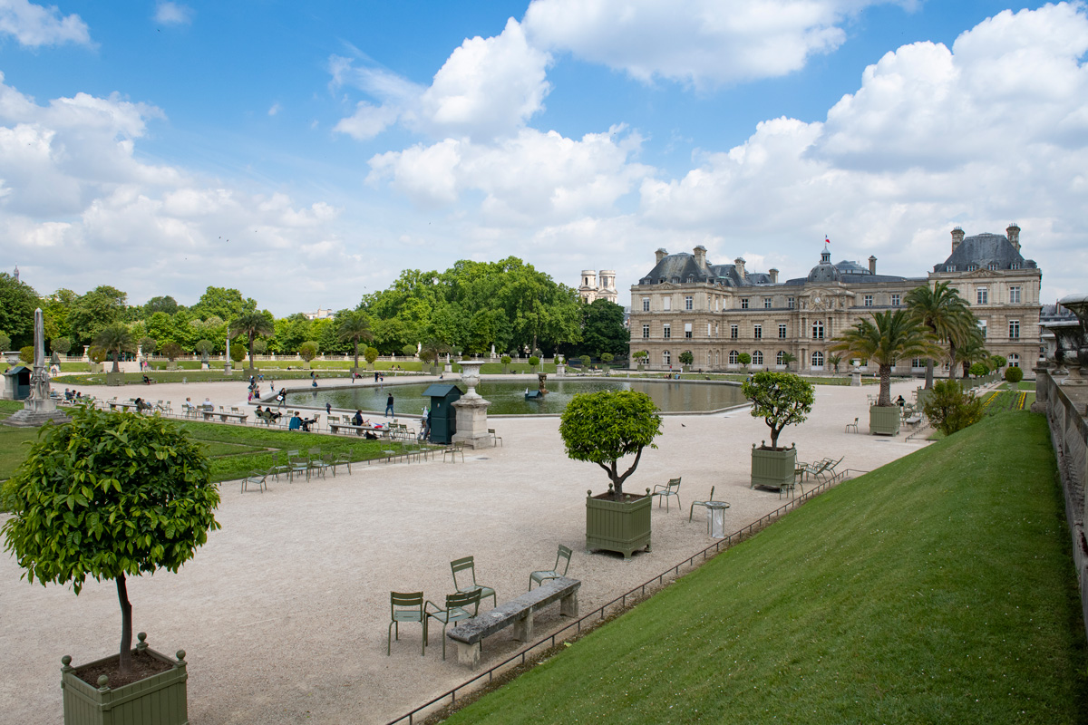 Scènes des Misérables dans le jardin du luxembourg. (François Grunberg / Ville de Paris) Scènes des Misérables dans le jardin du luxembourg.