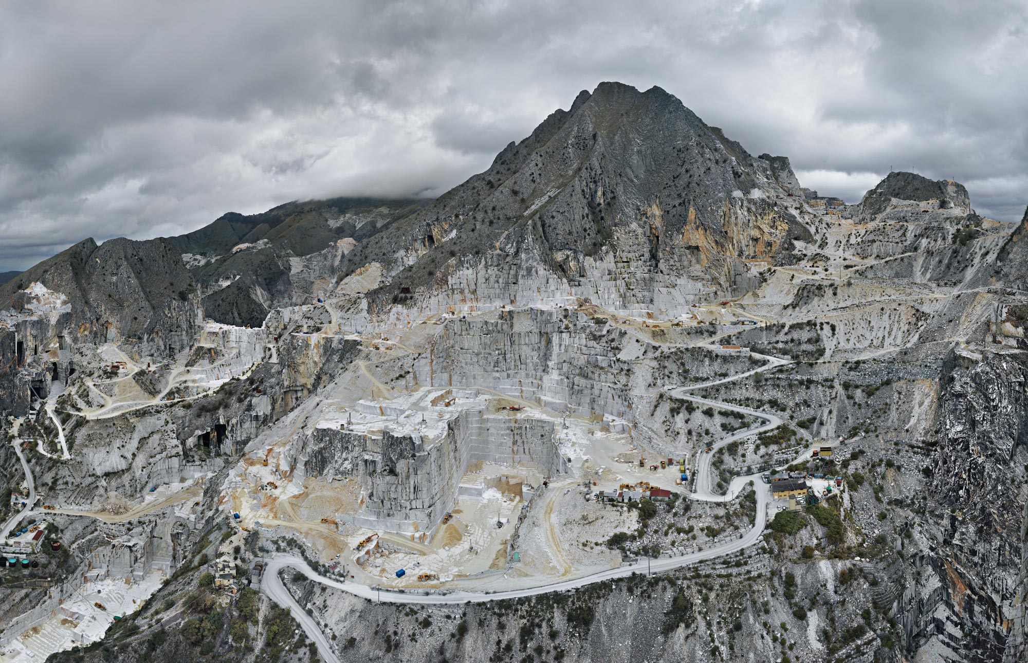 Carrara Marble Quarries, Carbonera Quarry #1, Carrara, Italy, 2016 (E. Burtynsky) Carrara Marble Quarries, Carbonera Quarry #1, Carrara, Italy, 2016
