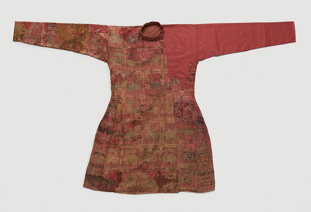 Manteau à motif d'animaux et d'oiseaux affrontés (© RMN-Grand Palais (MNAAG, Paris) / Michel Urtado) Manteau à motif d'animaux et d'oiseaux affrontés