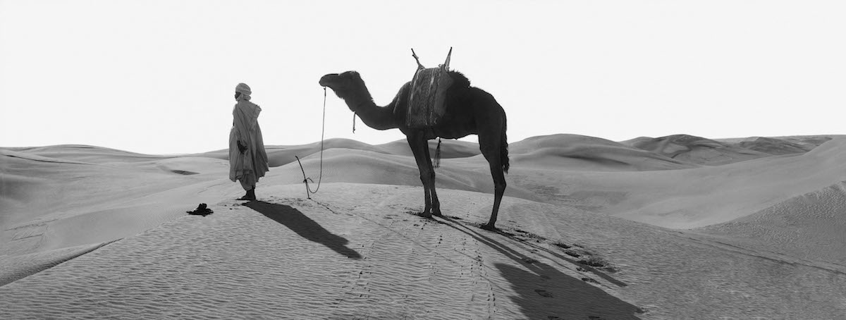 La prière au désert dans le Sahara algérien, Vers 1900 1693-9 (© Léon & Lévy / Roger-Viollet) La prière au désert dans le Sahara algérien, Vers 1900 1693-9