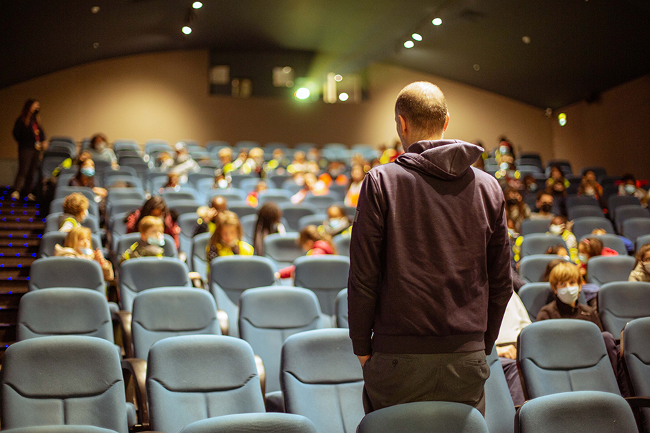 Rémi Chayé est venu échanger avec le public après la séance de son film Tout en haut du monde au Cinéma des cinéastes. (© Yohann Borel) Rémi Chayé est venu échanger avec le public après la séance de son film Tout en haut du monde au Cinéma des cinéastes.