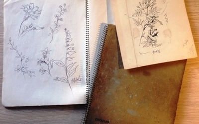 Françoise ESTACHY. Dessins originaux : Carnets de croquis et d’esquisses. Recherche sur la symbolique des fleurs (encre de Chine)