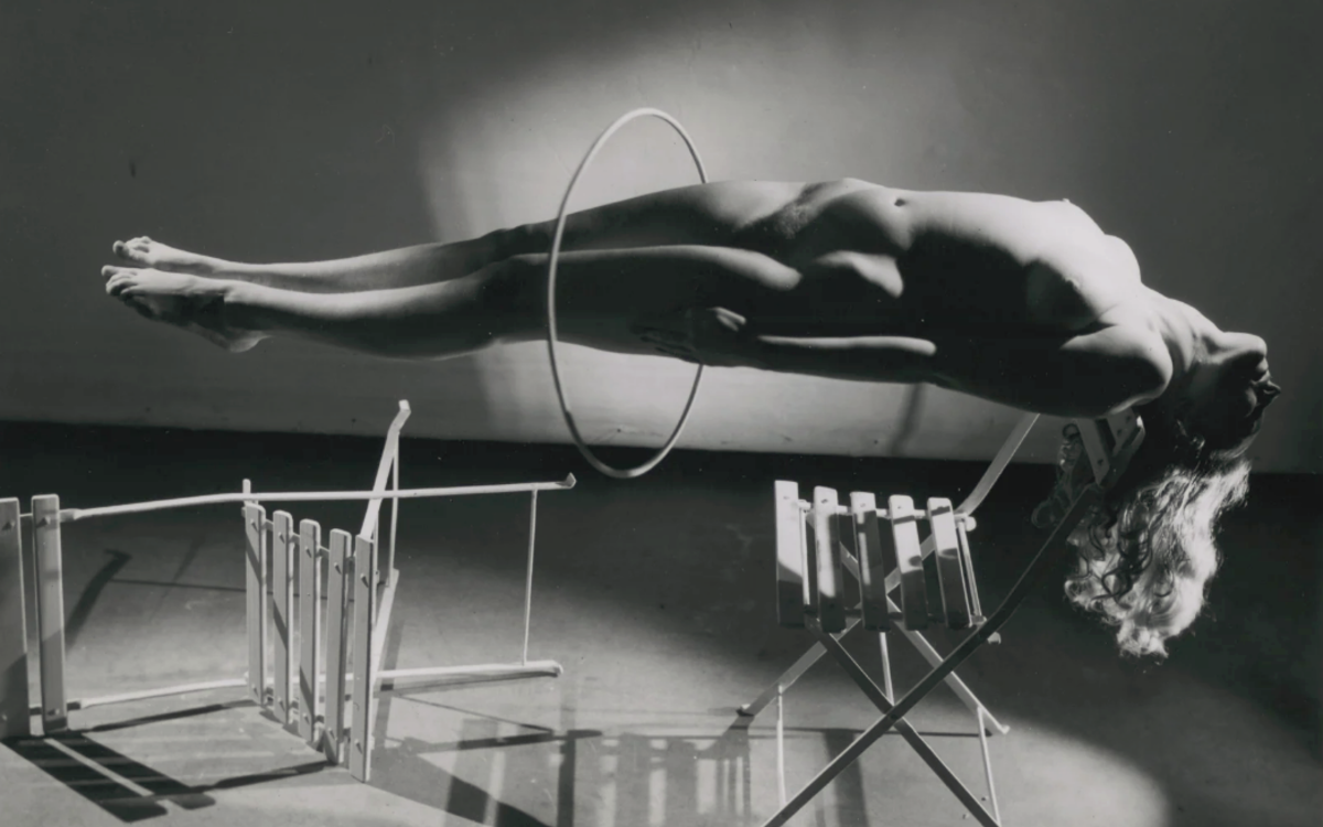 FEMME EN LÉVITATION, 1947