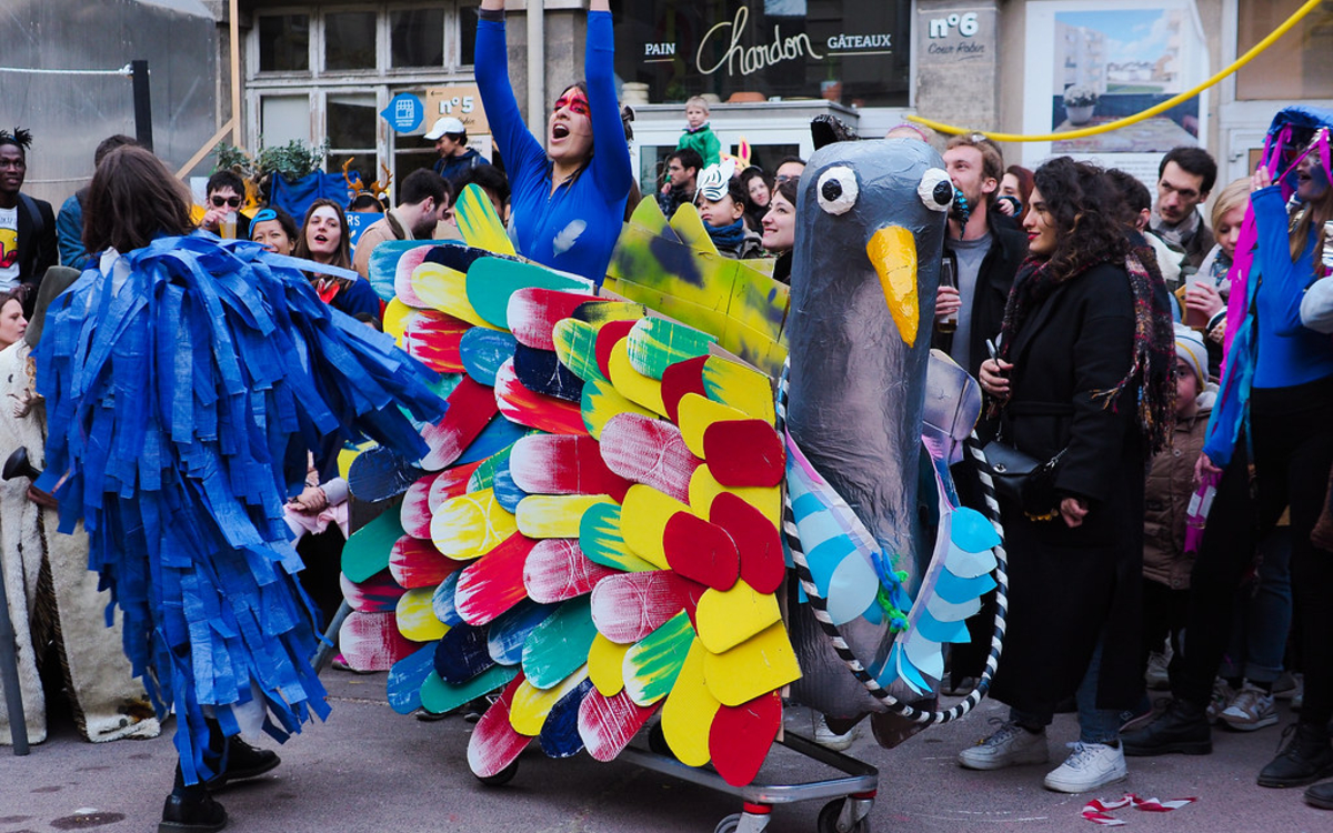 Char et défilé du carnaval Drôles de Piaf