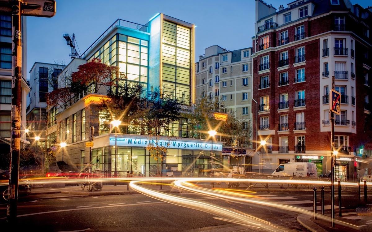 Duras-FaçadeNuit-crédit-Clement Dorval Ville de Paris