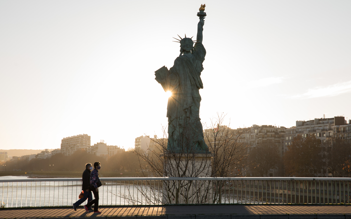 La statue de la Liberté sur l'Île aux Cygnes (15e)