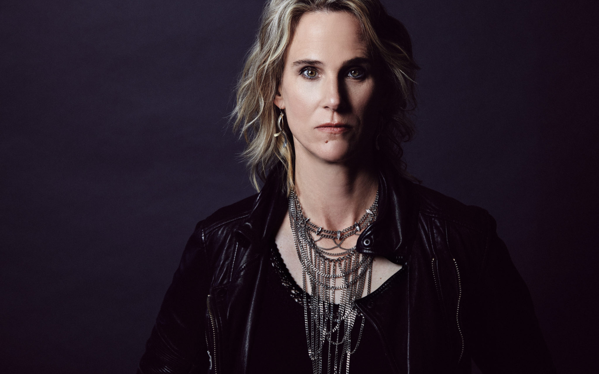 Portrait de la chanteuse Lynne Hanson