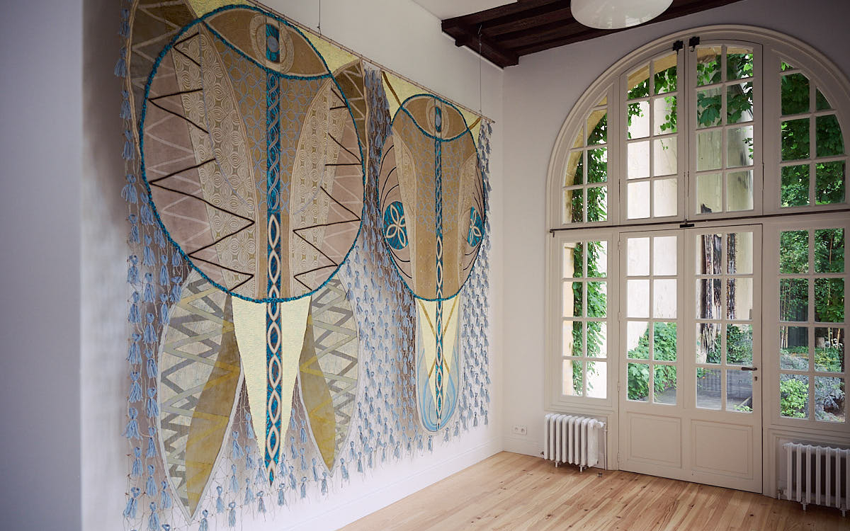 Photographie d'une oeuvre tissée de l'artiste Julia Bland.