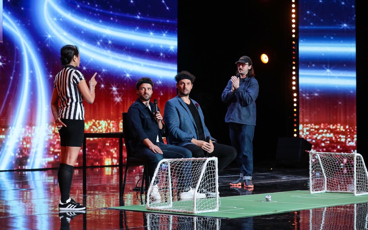 L'équipe de Mentalista Football Club sur le plateau de "La France : Un incroyable talent"
