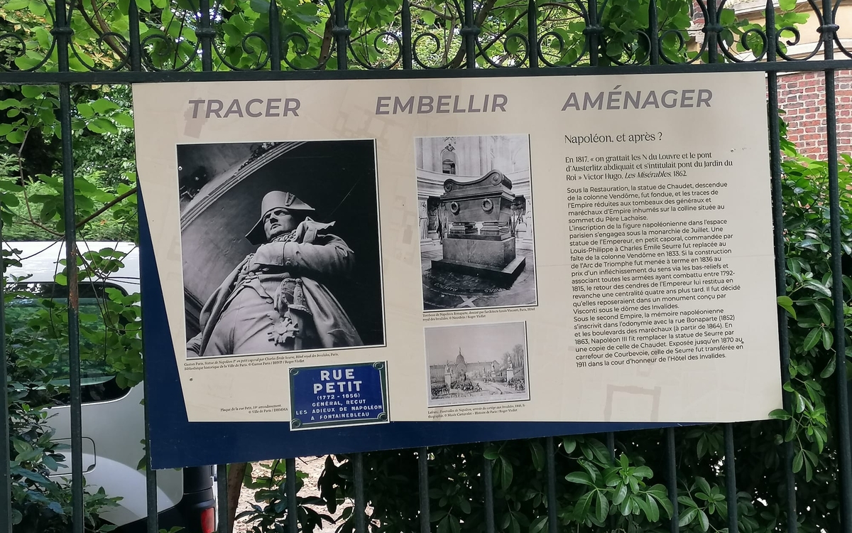 panneau de l'exposition Napoléon sur la grille