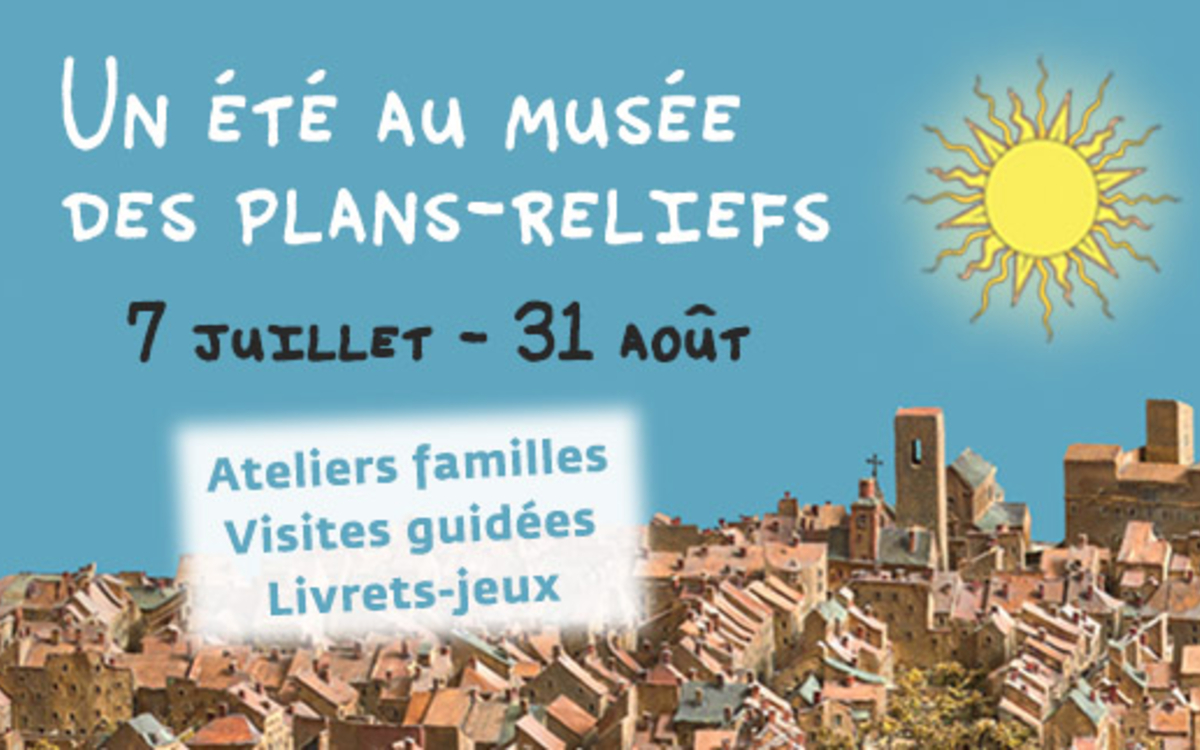 Détail de la maquette d'Antibes (1754) avec un ciel bleu et un soleil brillant jaune.