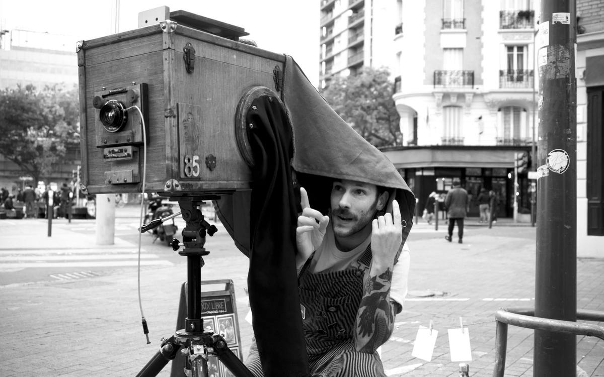 Fakele, photographe ambulant