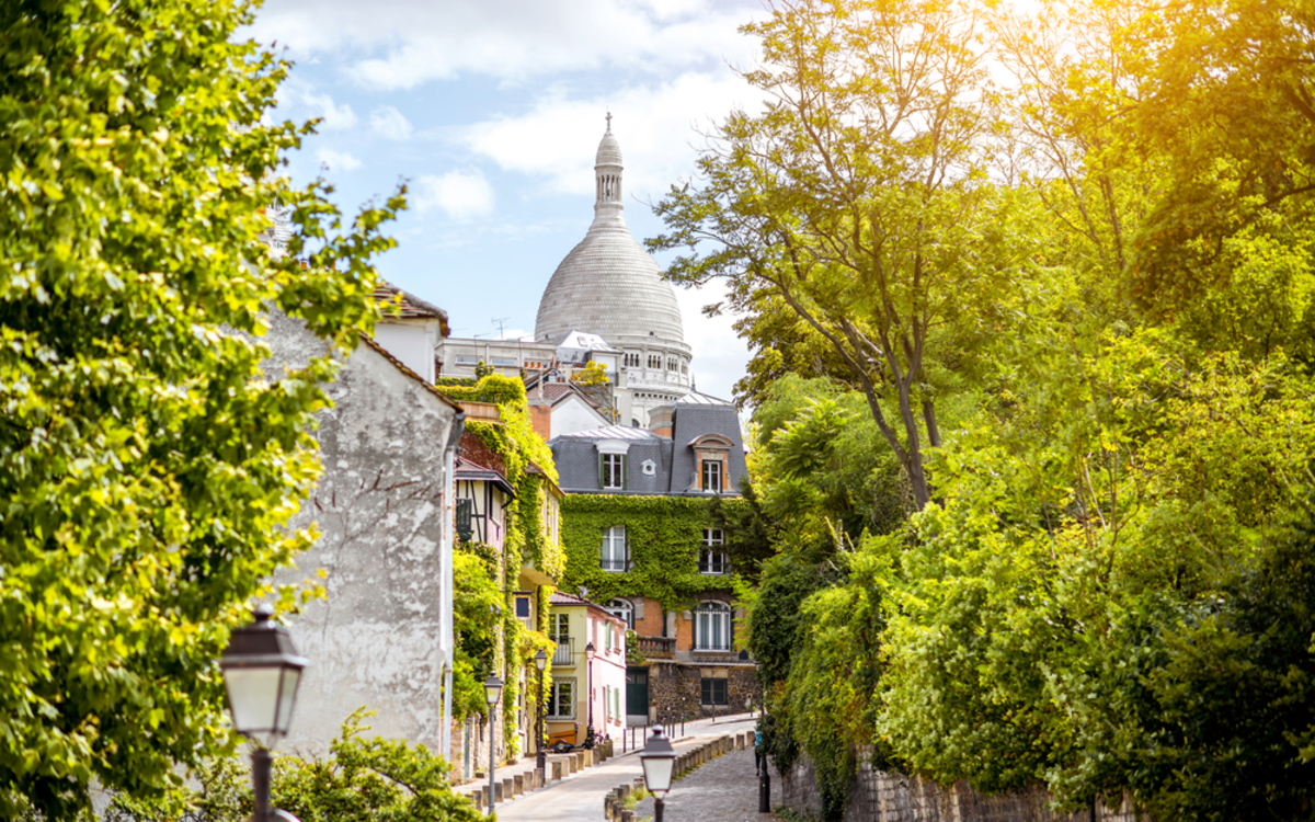 Vue sur le Sacré Coeur depuis le village de Montmartre