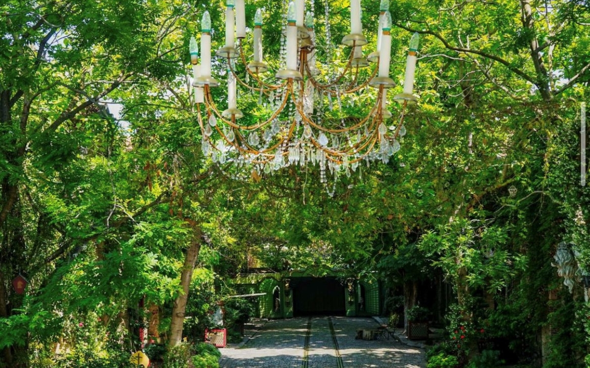 le jardin privé du Musée des Arts Forains
