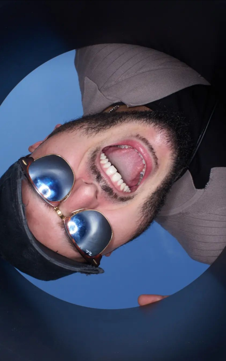 Le Screamaton est un nouveau type de photomaton. En venant crier dans une cavité, une jauge est a remplir au maximum pour déclencher le flash d'un appareil photo situé au fond de la cavité