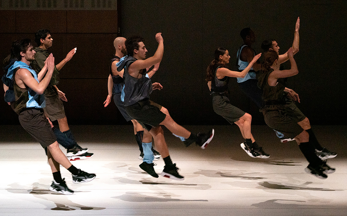 Danseurs du Ballet de l'Opéra de Lyon sur scène