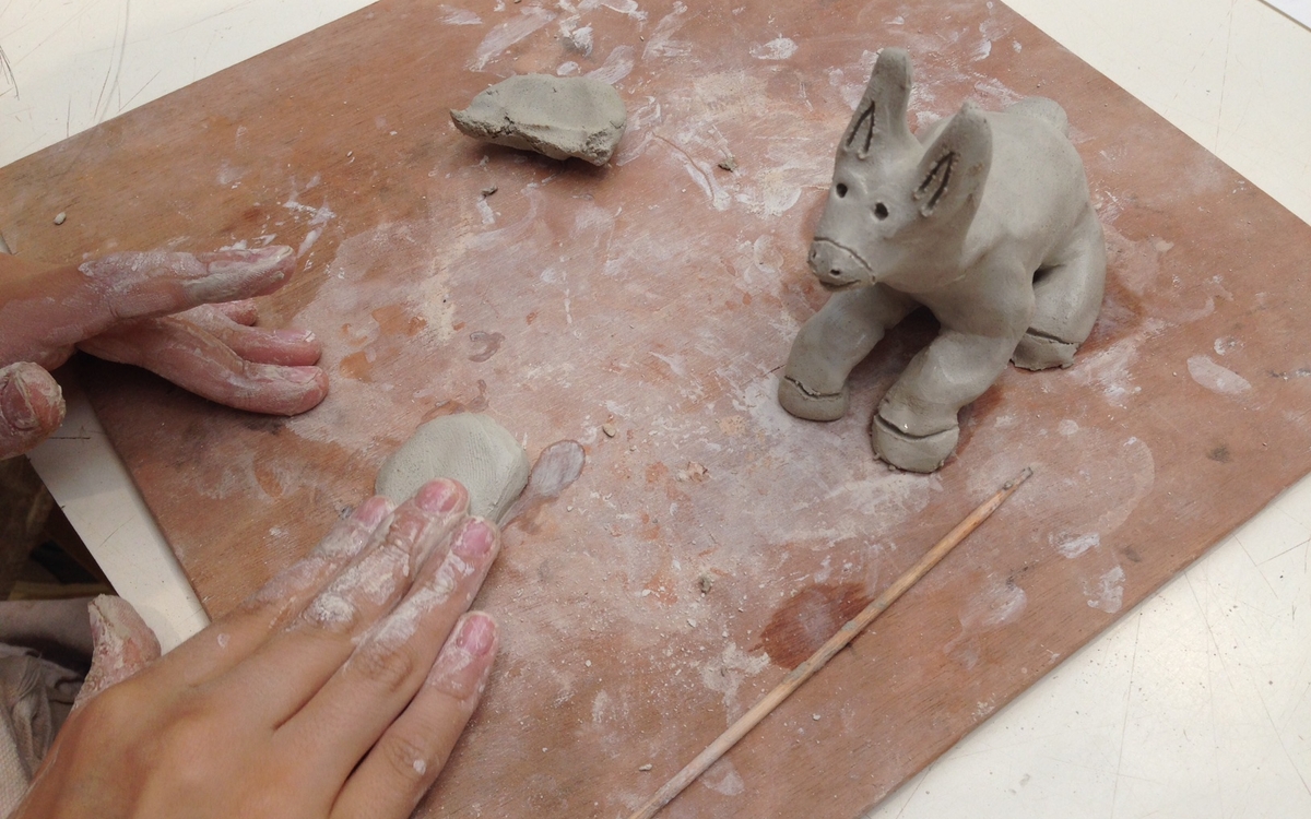 Visite atelier de modelage "Qui habite là?"