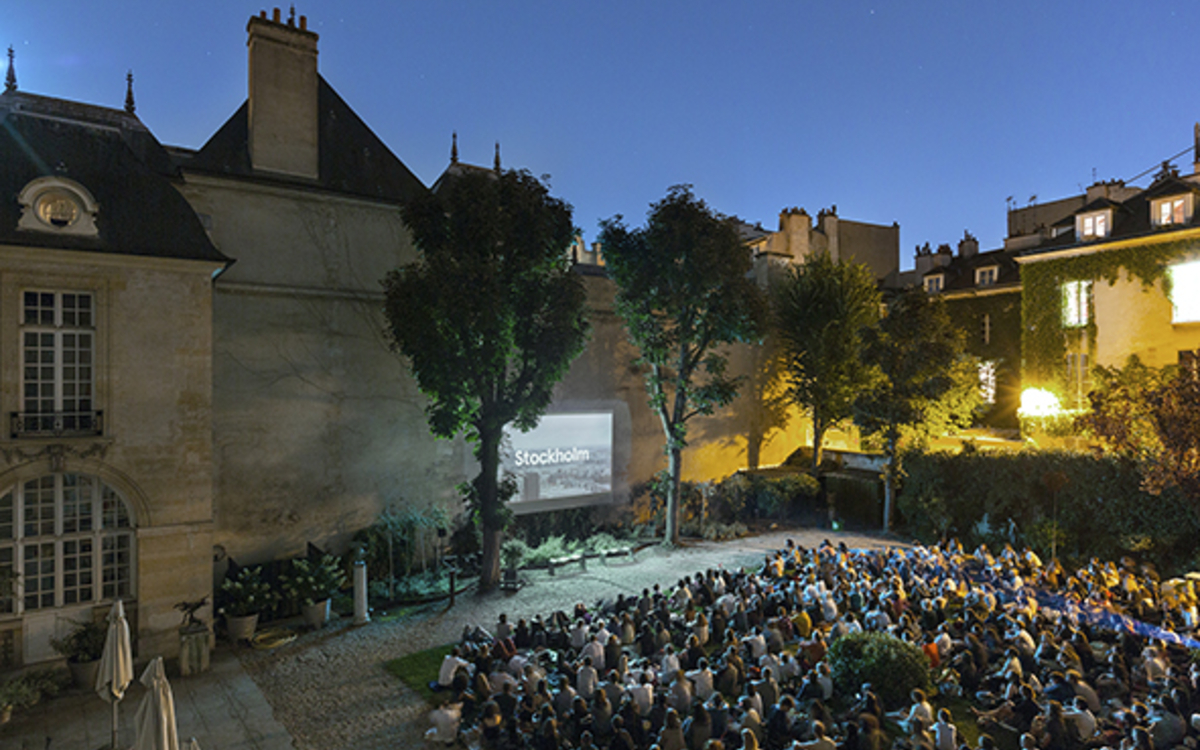 Cinéma en plein air à l'Institut Suédois