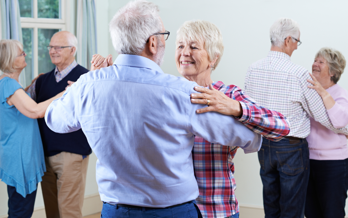 COURS DE DANSE DE SALON POUR SENIORS