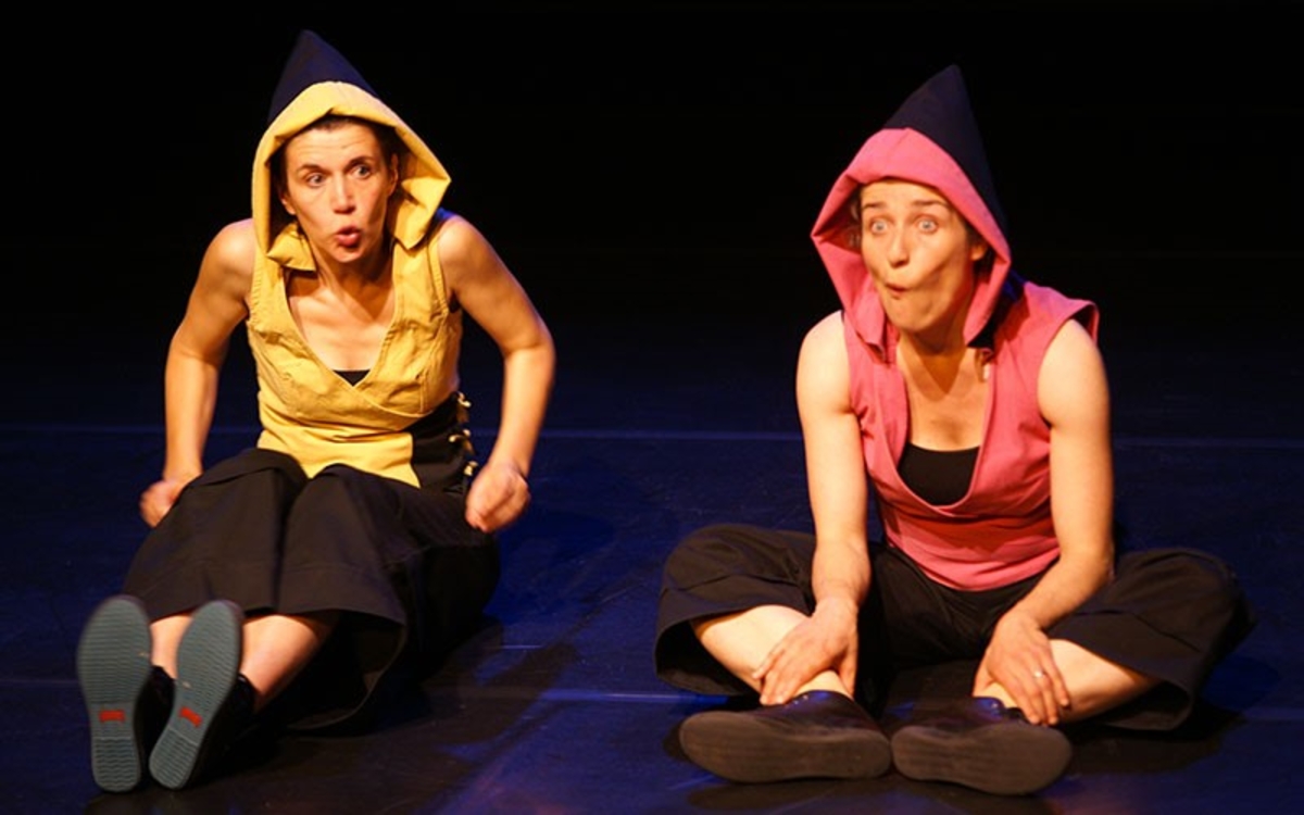 les deux conteuses Fabienne Morel et Debora Di Gilio sur scène 