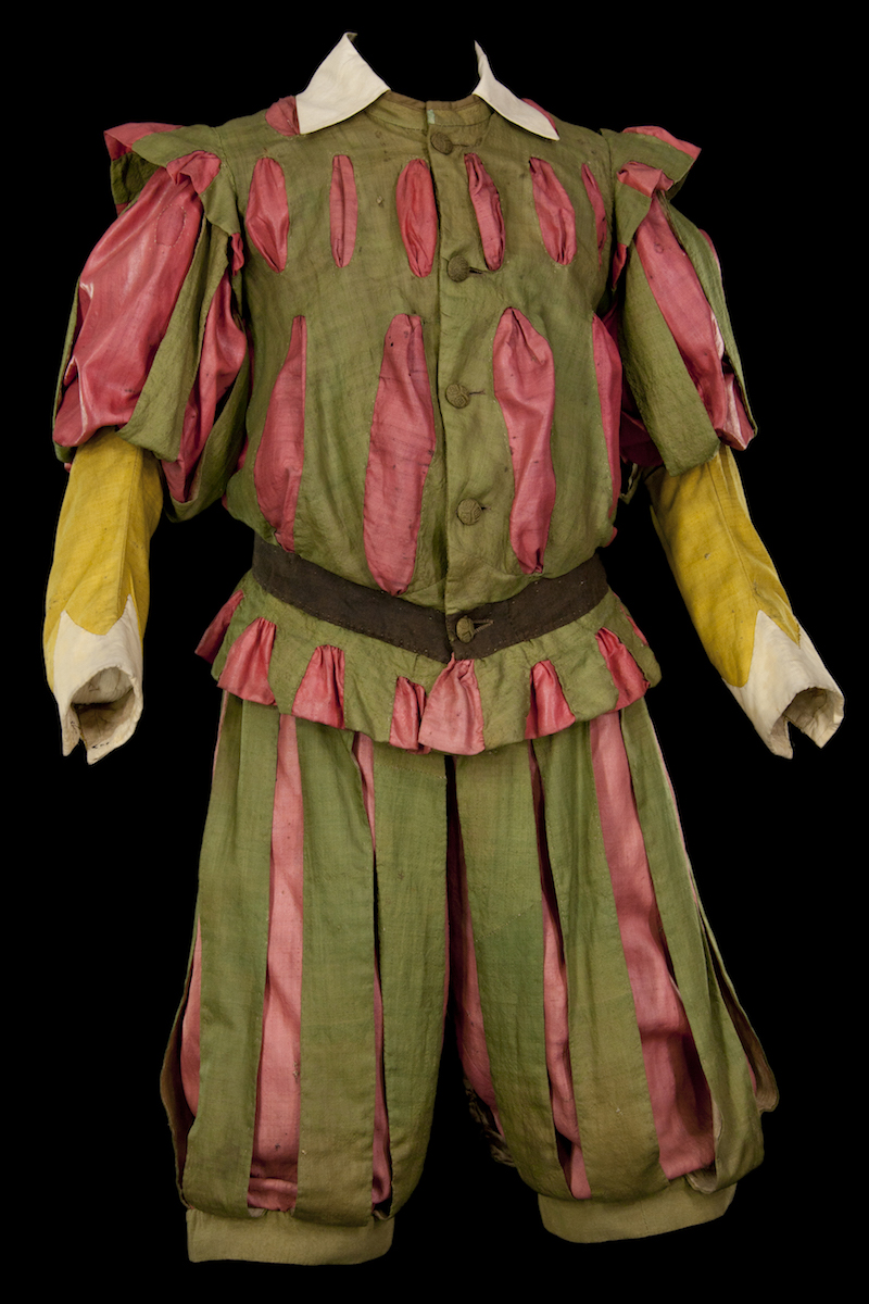 Costume pour le personnage de Mascarille porté par Jean-Baptiste Gourgaud dit Dugazon dans L’Étourdi de Molière,  XVIIIe siècle 