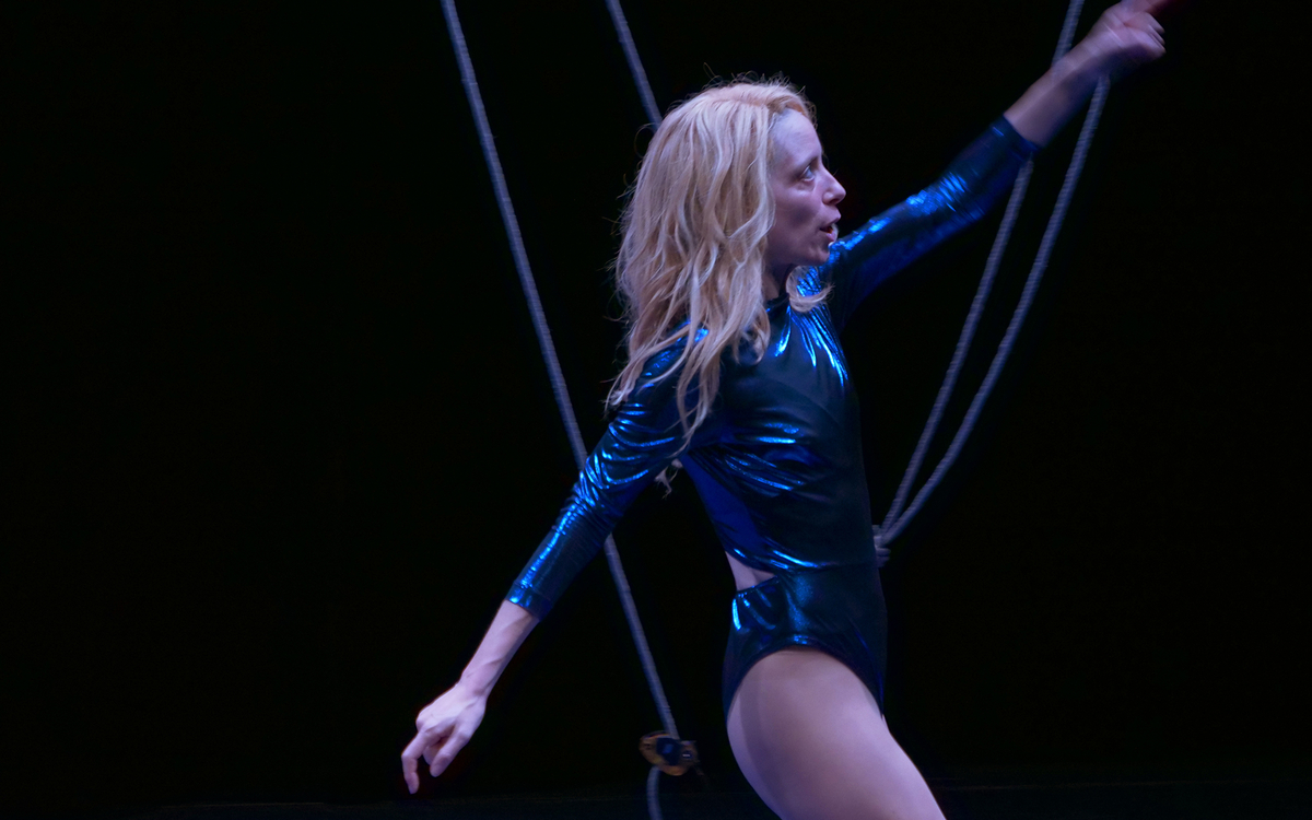 Laure Mathis sur le plateau dans Céline de Juliette Navis