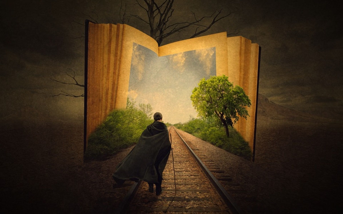 Un homme de dos s'apprête à entrer dans un grand livre ouvert