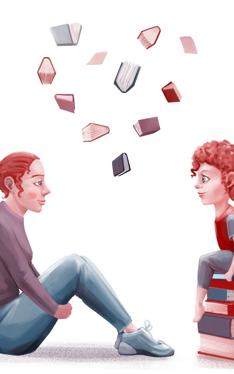 Une maman écoute son enfant parler, des livres volent autour d'eux