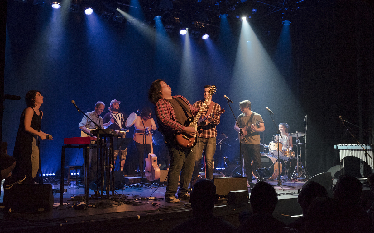 Artistes du spectacle sur la scène