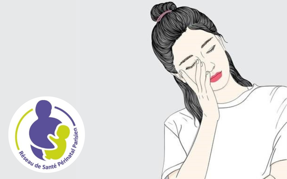 Femme se tenant le visage . Logo du Réseau de Santé Périnatal