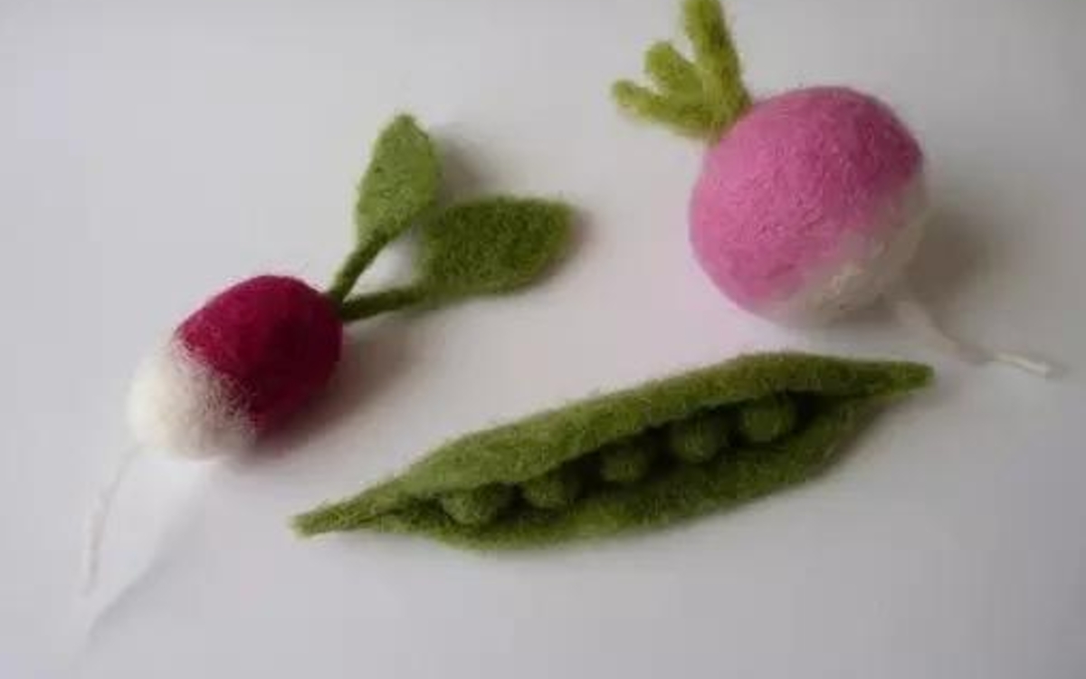 réalisation de fruits et légumes en laine cardée