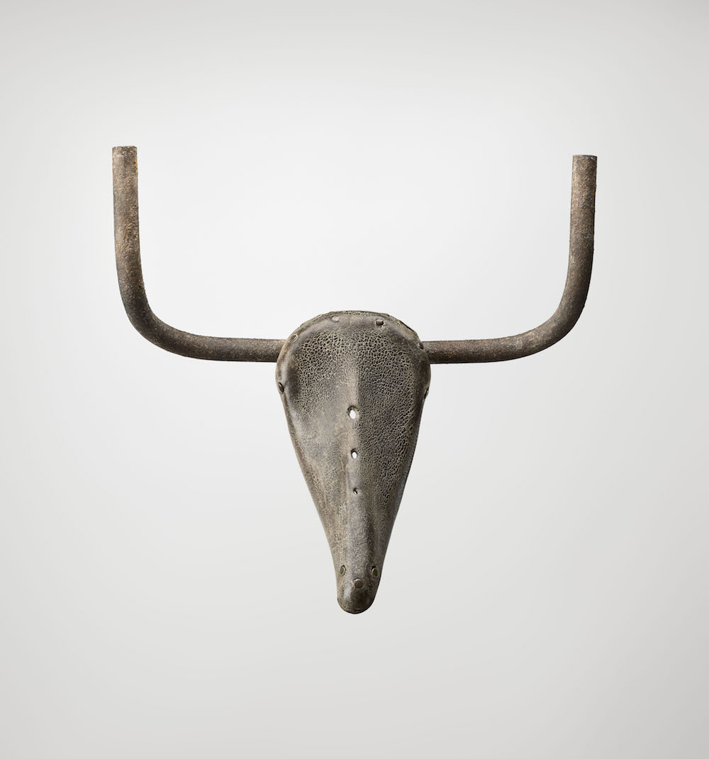 Pablo Picasso, Tête de taureau, printemps 1942, selle et guidon (cuir et métal), 33.5x43.5x19cm, 