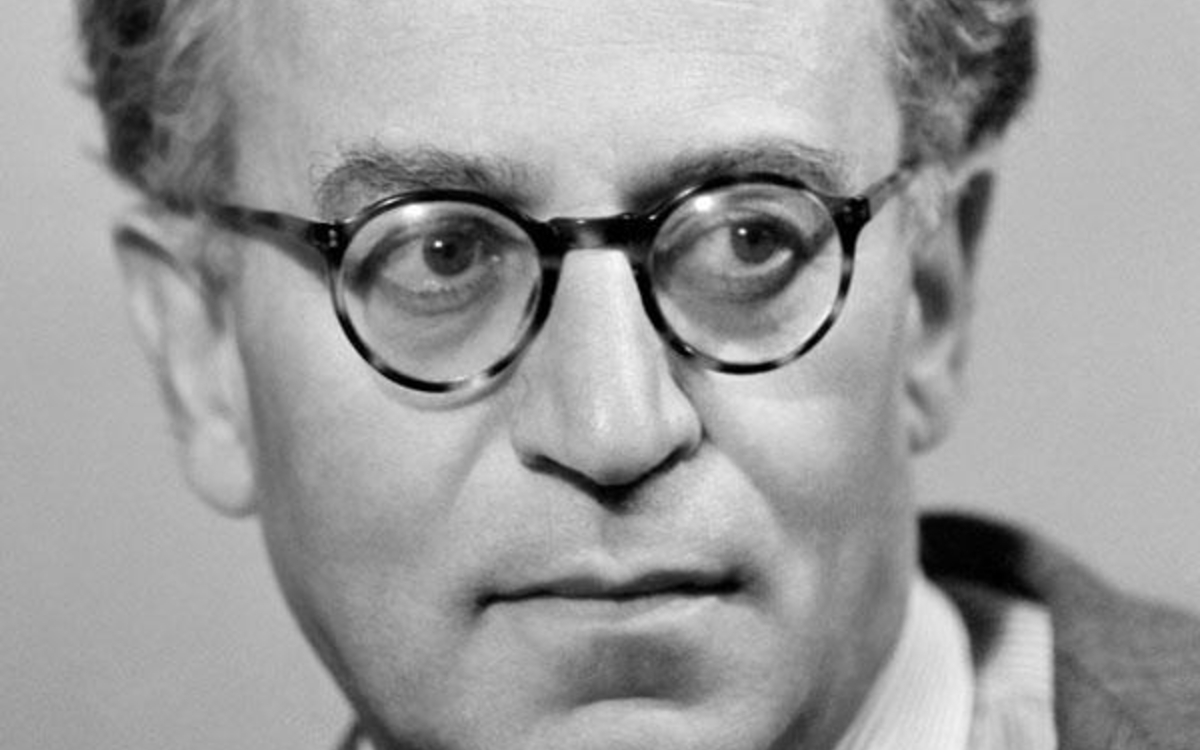 photographie du visage du grand écrivain en noir et blanc