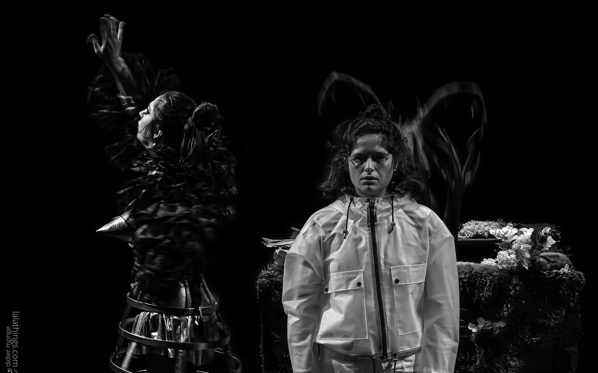 Photo pièce théâtre - comédiens - costumes - Déchargeurs