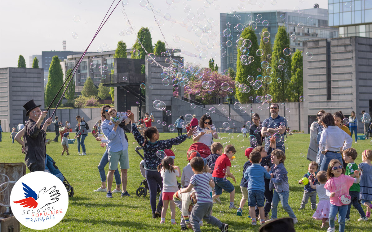Chasse aux oeufs du Secours Pop Paris