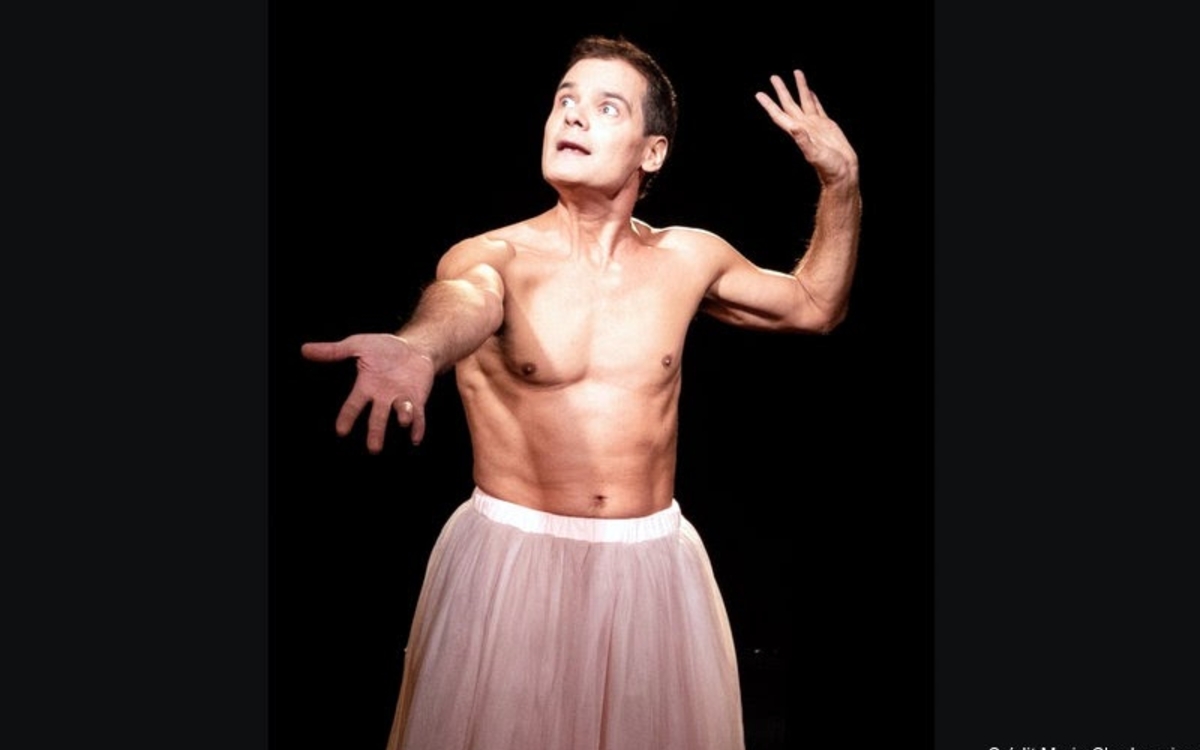 Mauvais petite fille blonde au Studio Hebertot