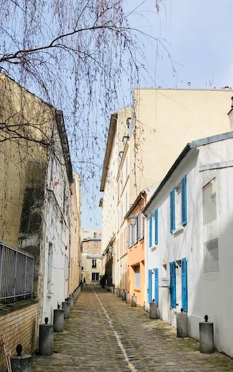 photo du Passage de la Tour de Vanves : les maisons basses historiques ont été surélevées