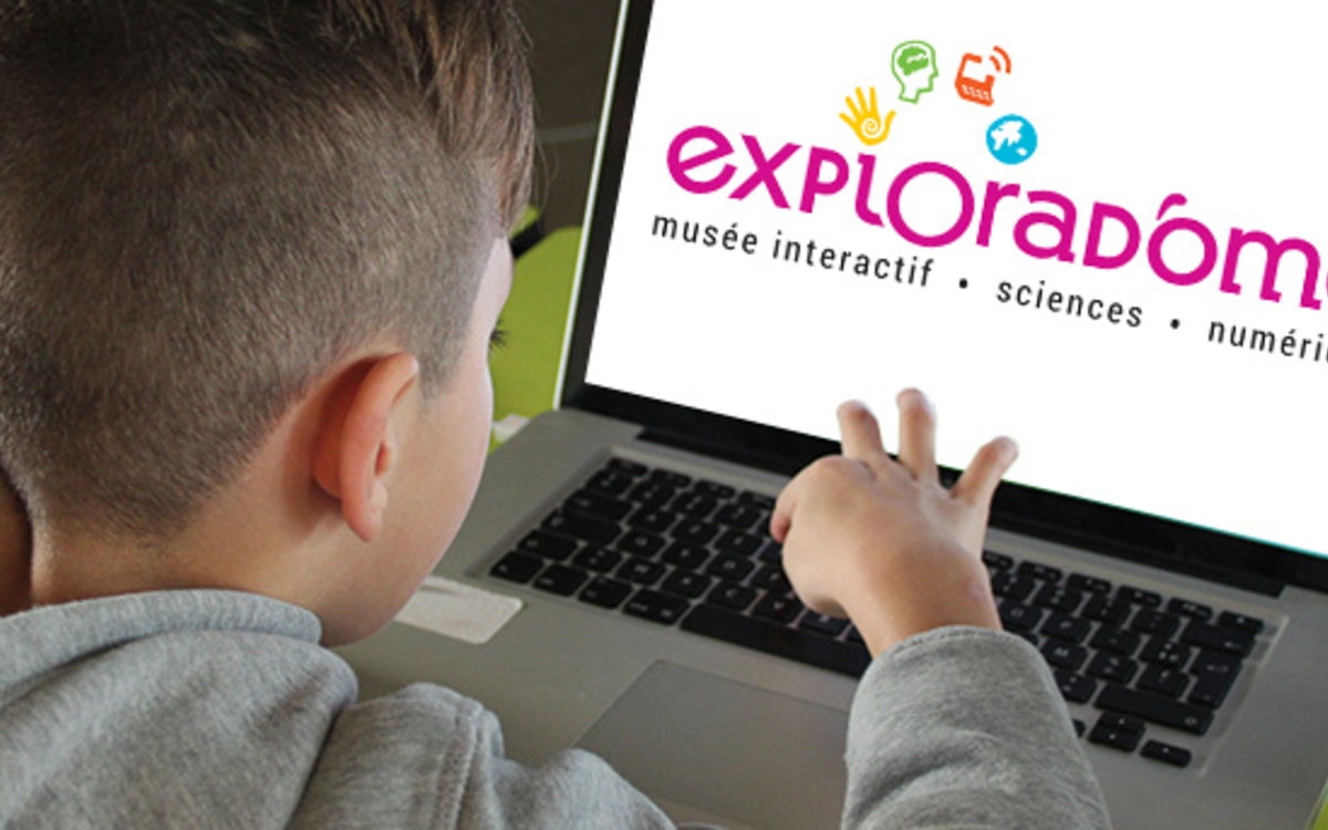 Un enfant créant sa propre BD à l'Exploradôme.