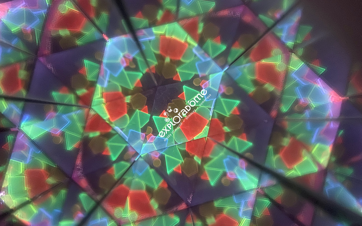 À l'intérieur d'un kaleidoscope.