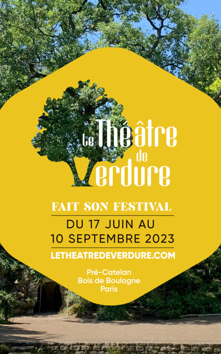 Chêne centenaire représentant à la fois le logo du festival et le décors du plateau de théâtre